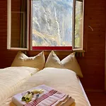 Alpine Base - Adults Only Vandrerhjem