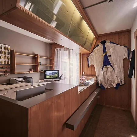 بيت شباب Alpine Base - Adults Only لوتربرونن