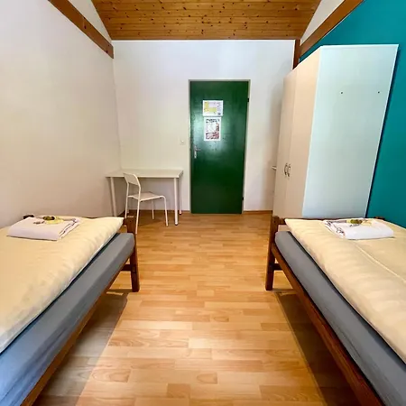 Alpine Base - Adults Only بيت شباب *