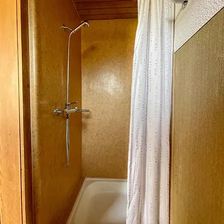 بيت شباب Alpine Base - Adults Only *