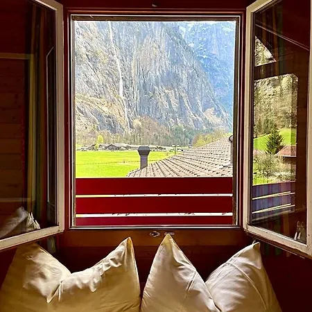 Alpine Base - Adults Only لوتربرونن