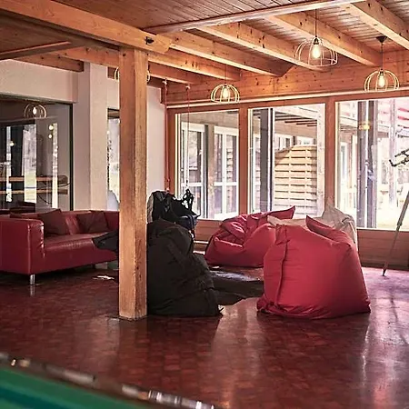 بيت شباب Alpine Base - Adults Only لوتربرونن
