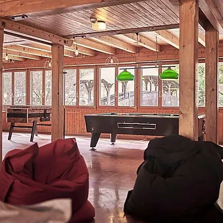بيت شباب Alpine Base - Adults Only