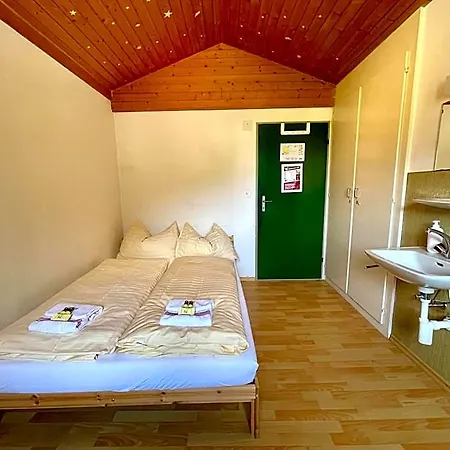 Alpine Base - Adults Only بيت شباب *