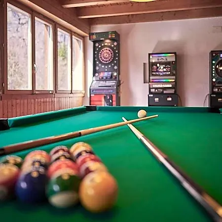 بيت شباب Alpine Base - Adults Only *
