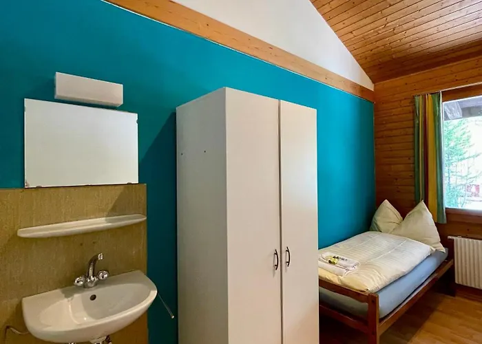 Alpine Base - Adults Only * ラウターブルンネン